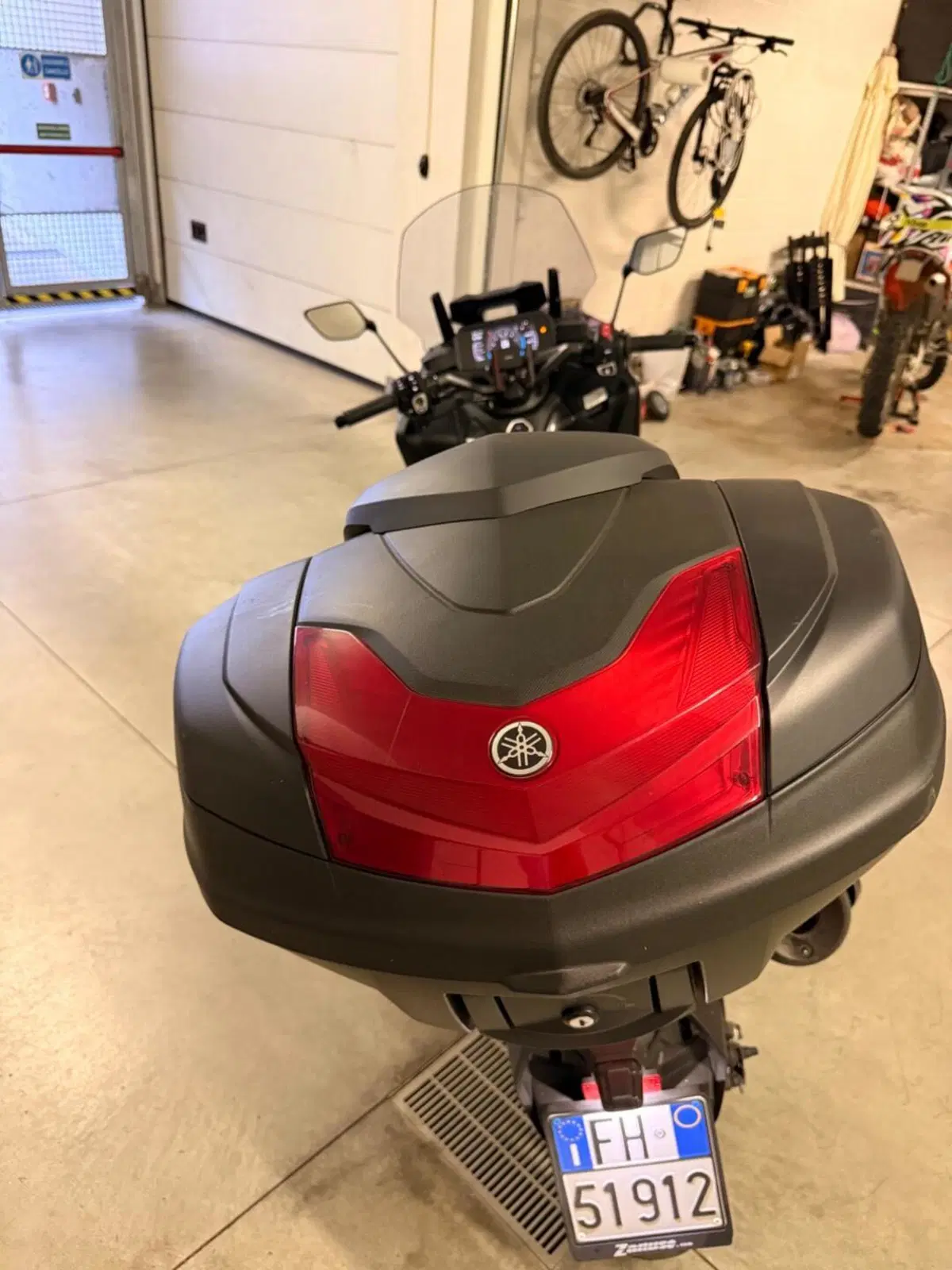 Yamaha T-Max 560 Tech Max (2022 - 24) (16)