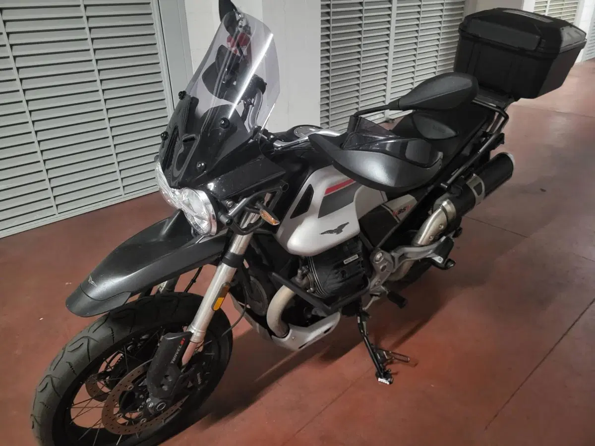 Moto Guzzi V85 TT Travel (2021 - 23) (7)