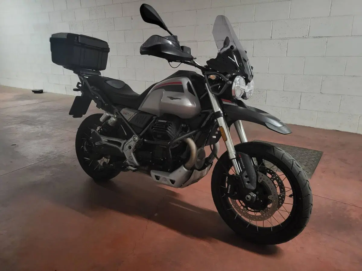Moto Guzzi V85 TT Travel (2021 - 23) (8)