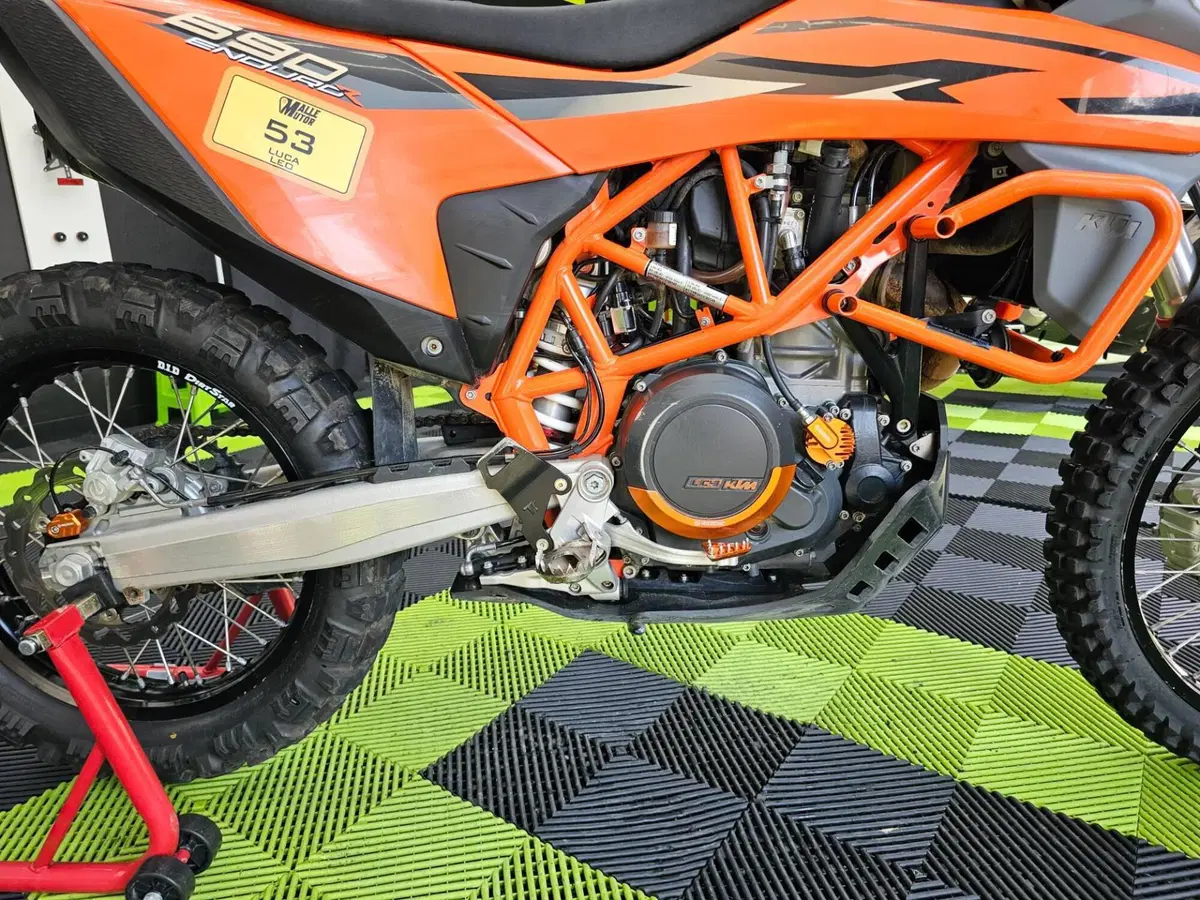 KTM 690 Enduro R (2022 - 25) (7)
