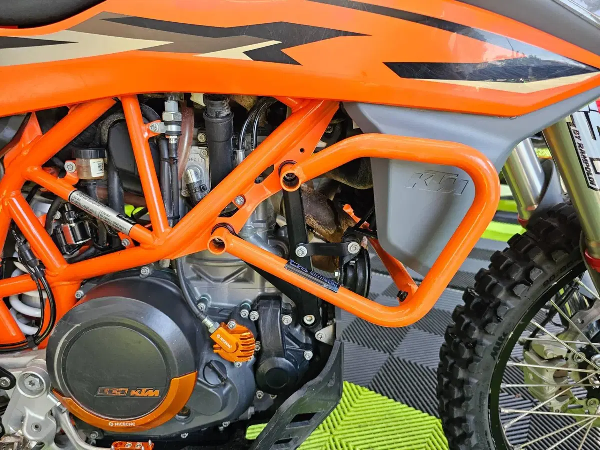 KTM 690 Enduro R (2022 - 25) (8)