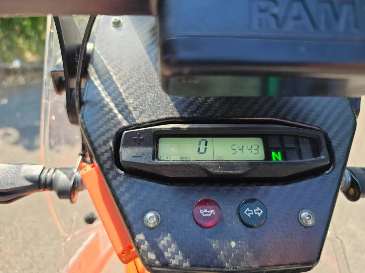 KTM 690 Enduro R (2022 - 25) (10)
