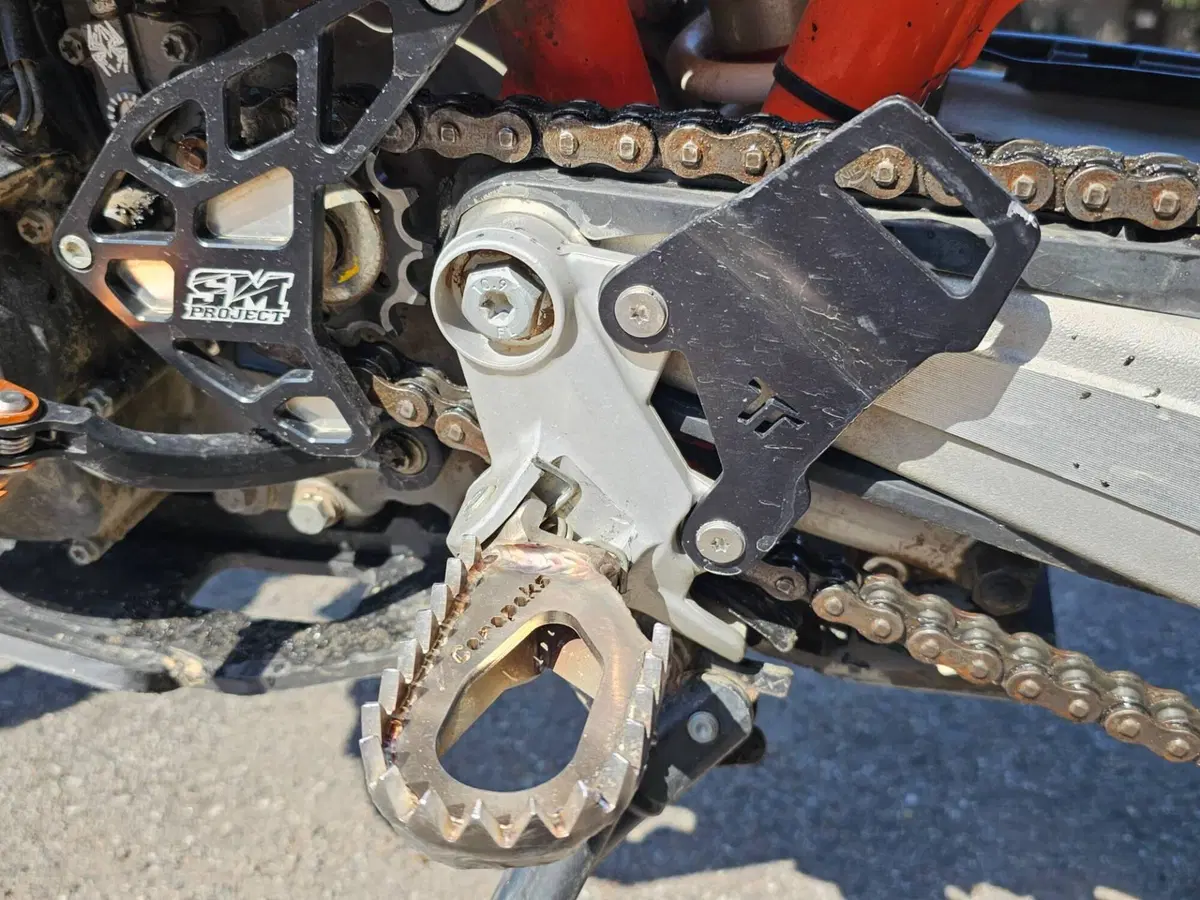 KTM 690 Enduro R (2022 - 25) (14)