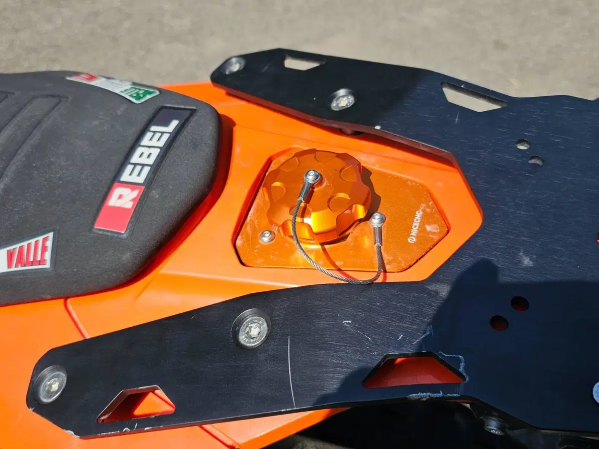 KTM 690 Enduro R (2022 - 25) (13)