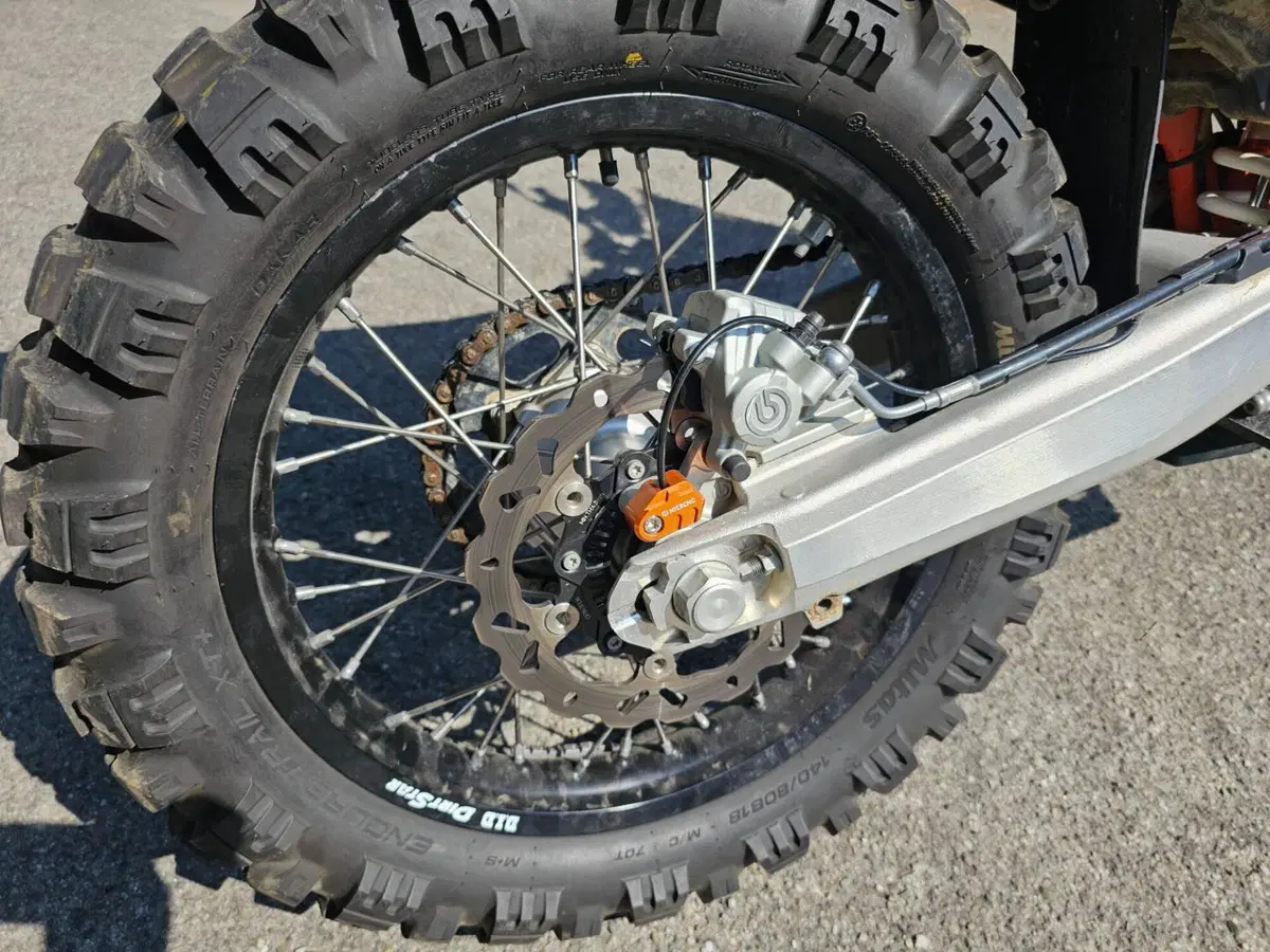 KTM 690 Enduro R (2022 - 25) (17)