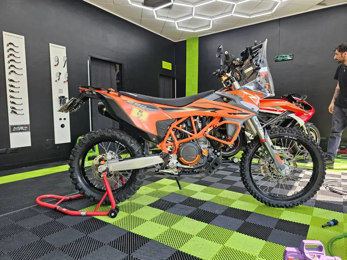 KTM 690 Enduro R (2022 - 25) (2)
