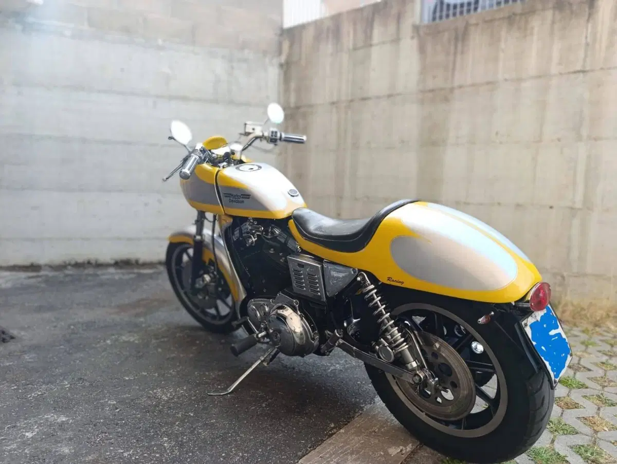 Harley-Davidson XLH SPORTSTER 883 HUGGER (3)