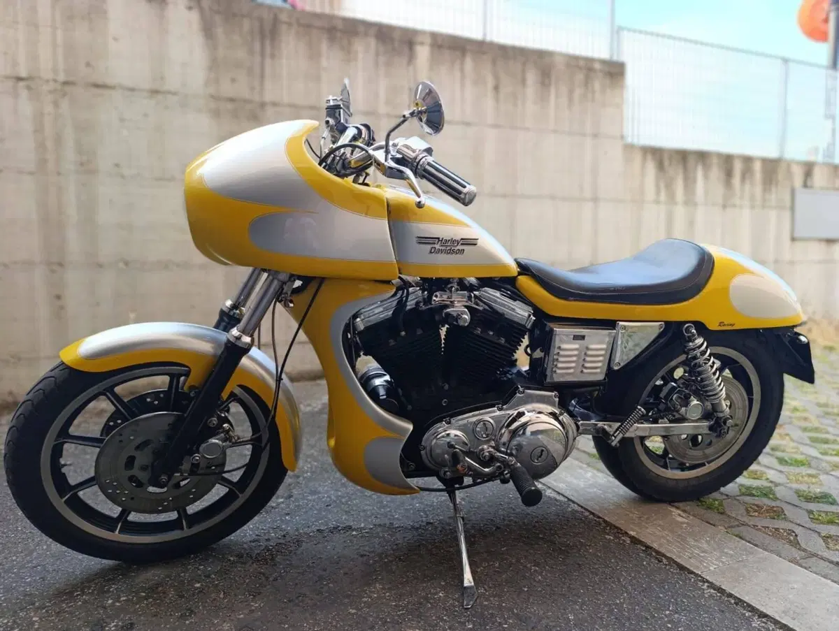 Harley-Davidson XLH SPORTSTER 883 HUGGER (4)