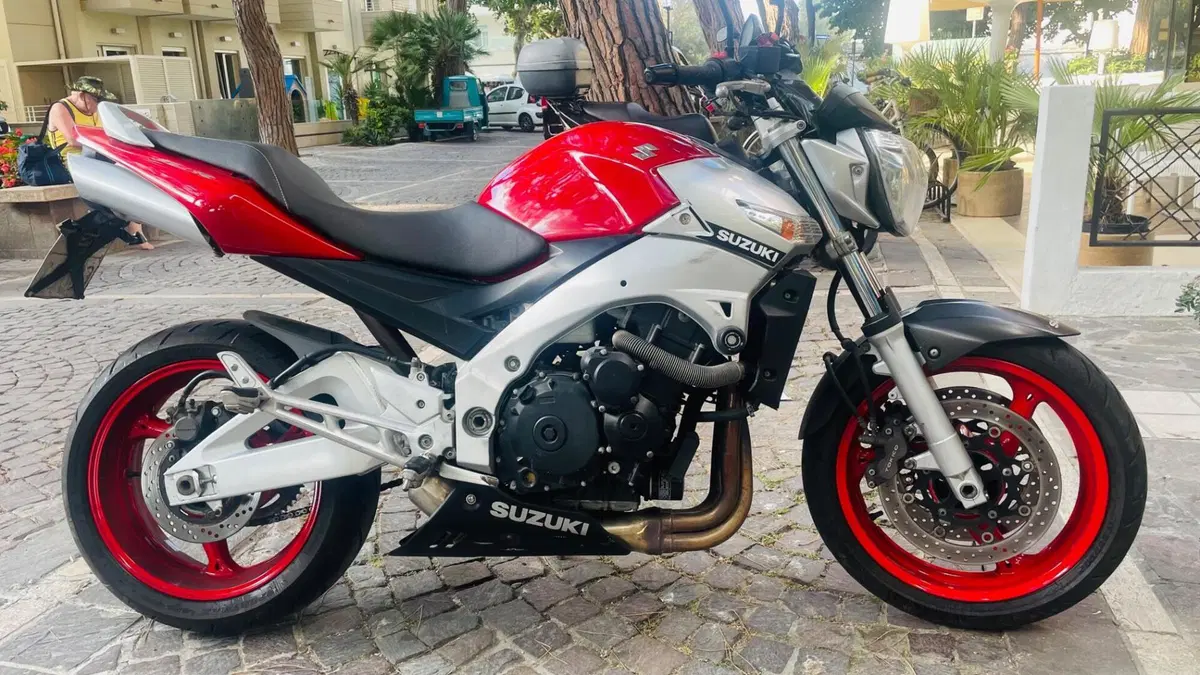 Suzuki GSR 600 (2006 - 11) (2)