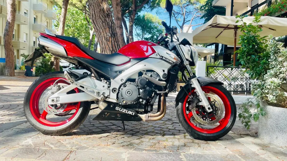 Suzuki GSR 600 (2006 - 11) (7)