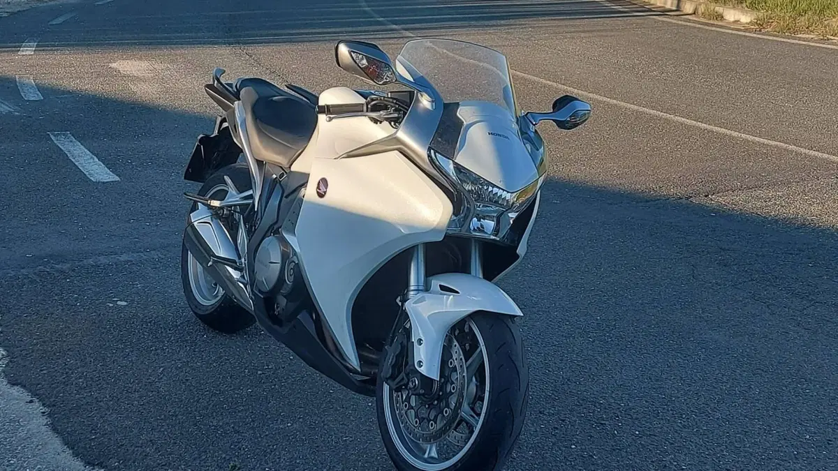 Honda VFR 1200 F ABS (2009 - 16) (2)