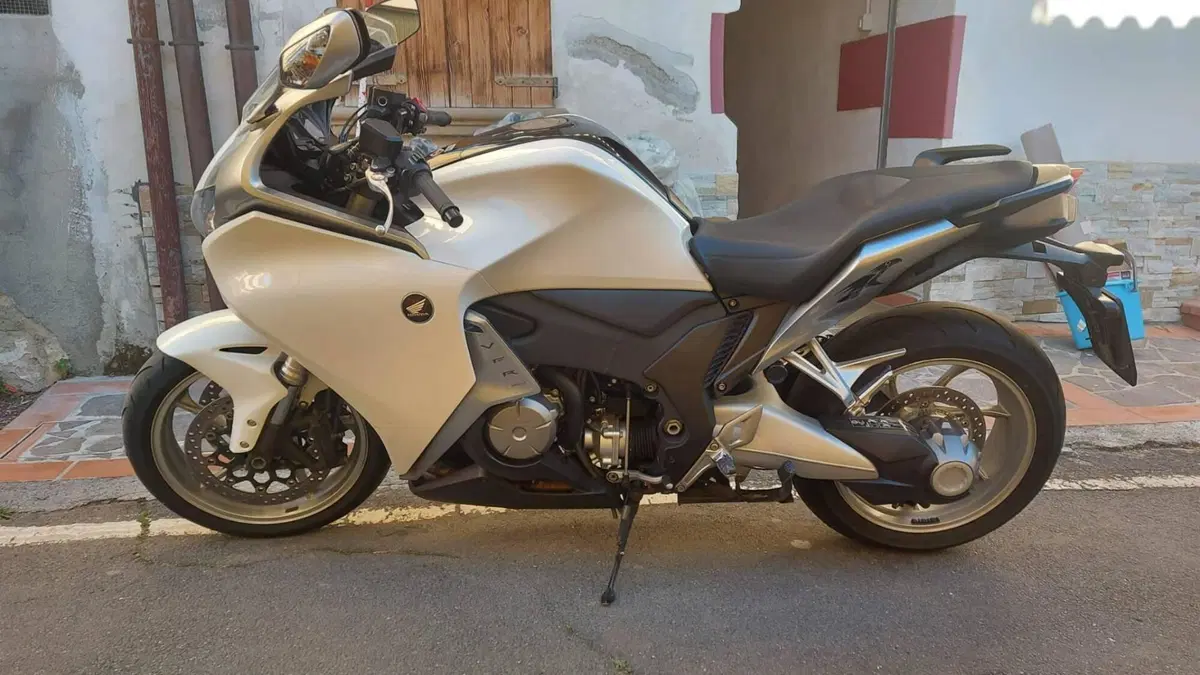 Honda VFR 1200 F ABS (2009 - 16) (3)