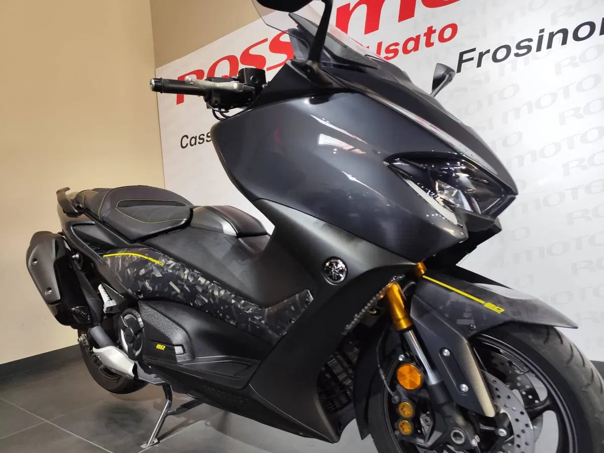 Yamaha T-Max 560 20° anniversario (2021) (4)