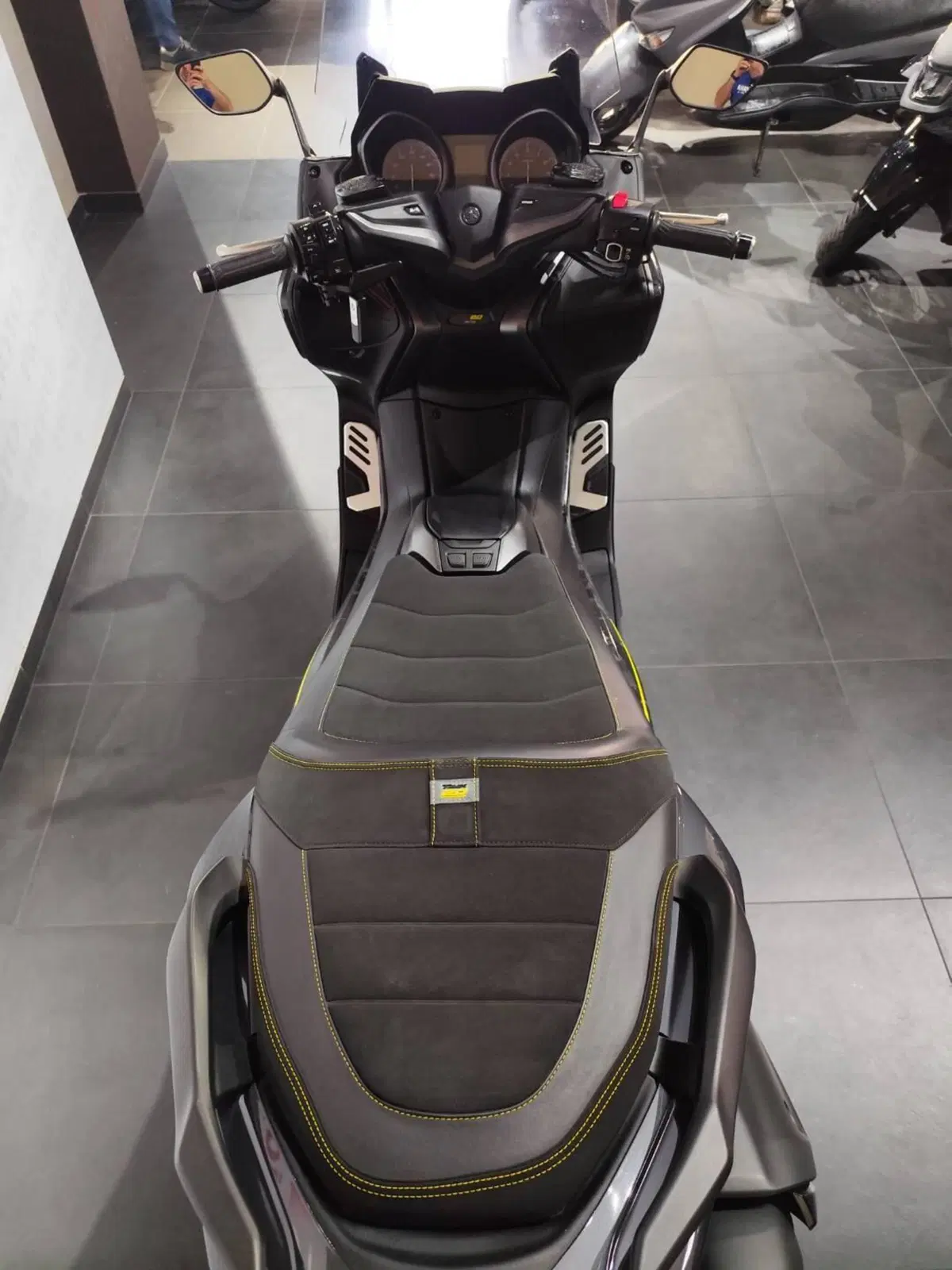 Yamaha T-Max 560 20° anniversario (2021) (8)