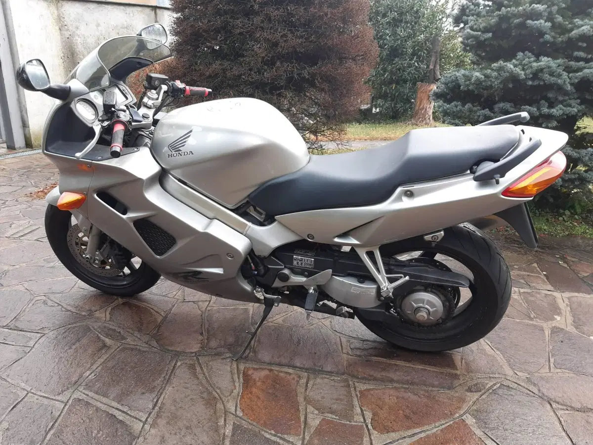 Honda vfr 800 FI (2)
