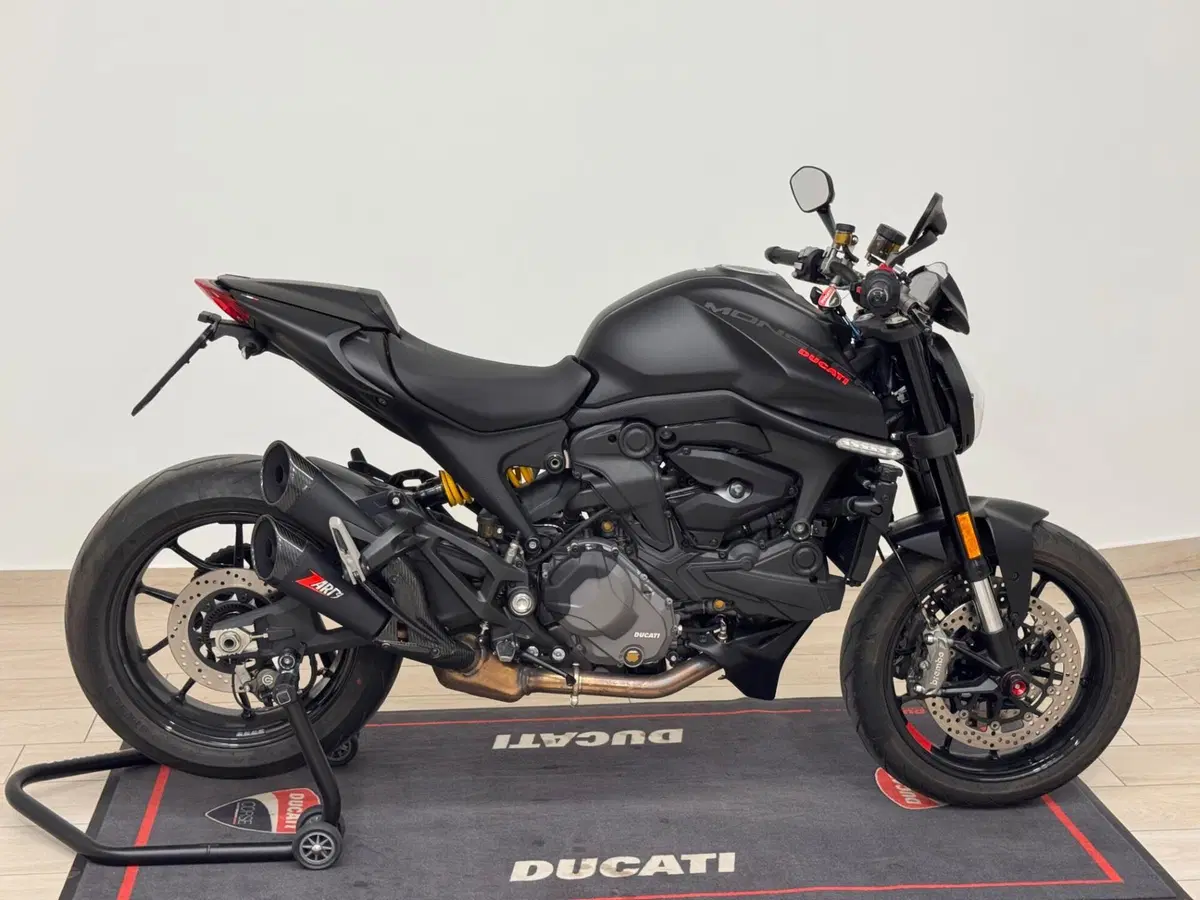 Ducati Monster 937 + (2021 - 25)