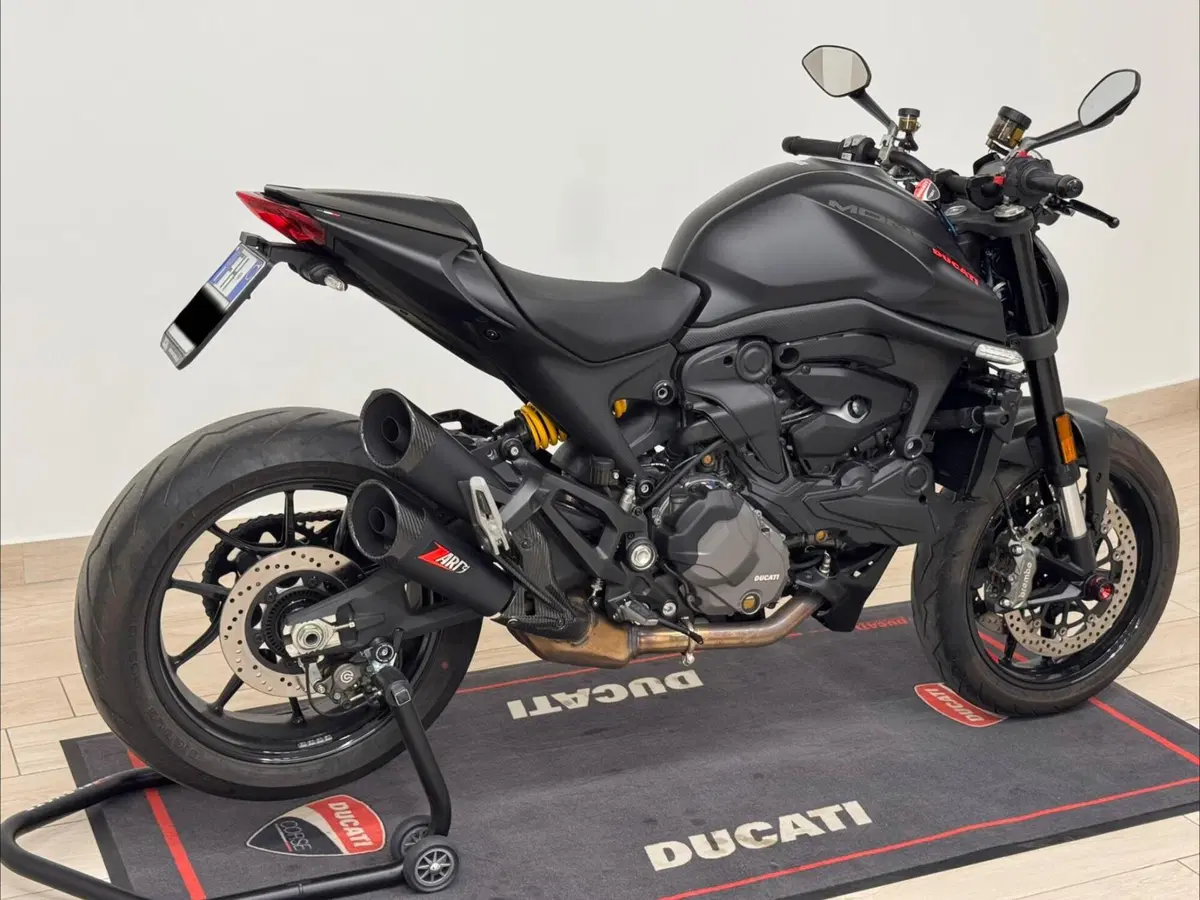 Ducati Monster 937 + (2021 - 25) (2)