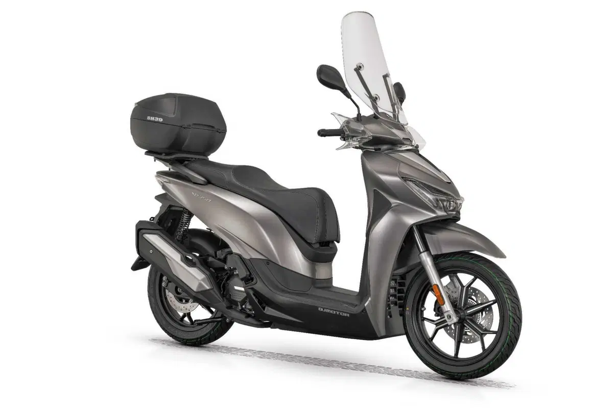QJ presenta SQ350, lo scooter a ruote alte da 29 cavalli (7)