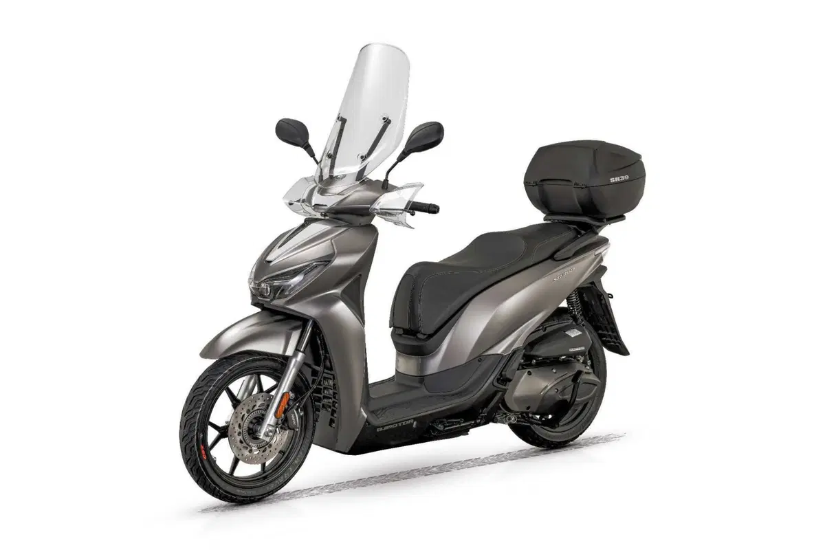 QJ presenta SQ350, lo scooter a ruote alte da 29 cavalli (9)