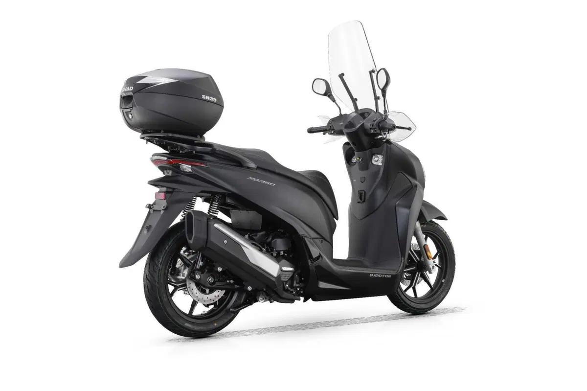QJ presenta SQ350, lo scooter a ruote alte da 29 cavalli (13)