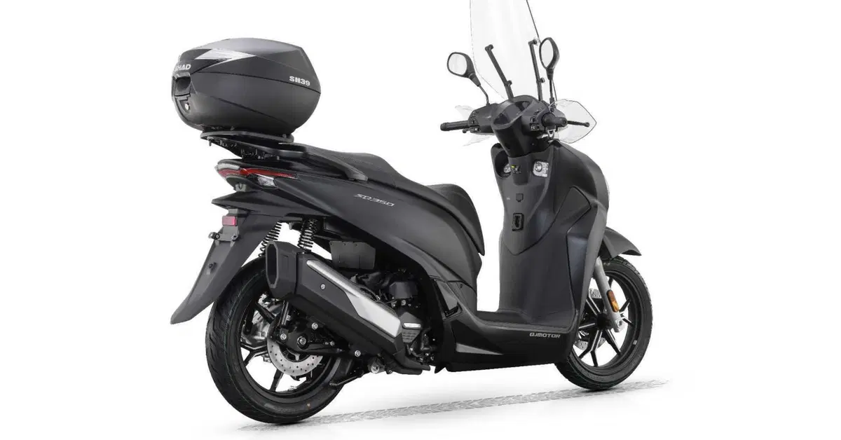 QJ presenta SQ350, lo scooter a ruote alte da 29 cavalli con Dash-Cam