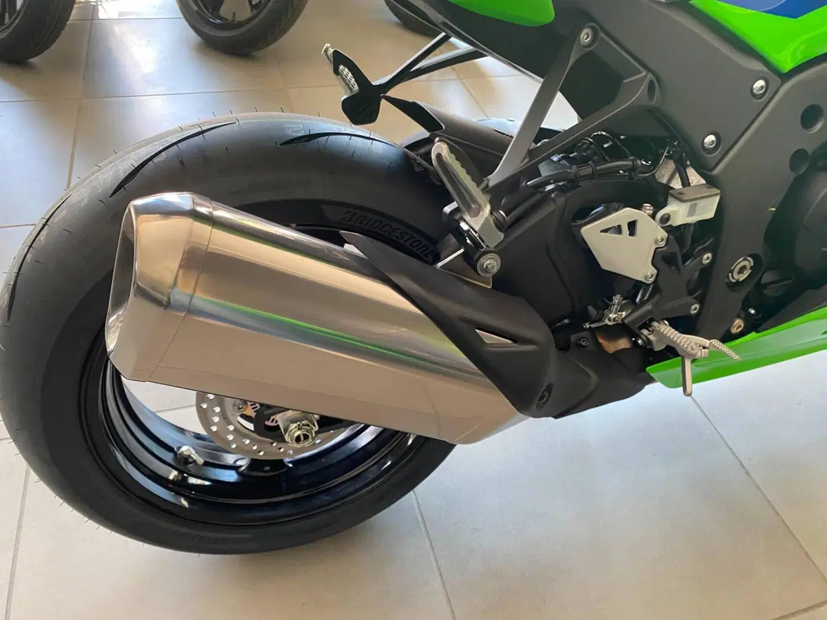 Kawasaki Ninja 1000 ZX-10R (2026) (7)