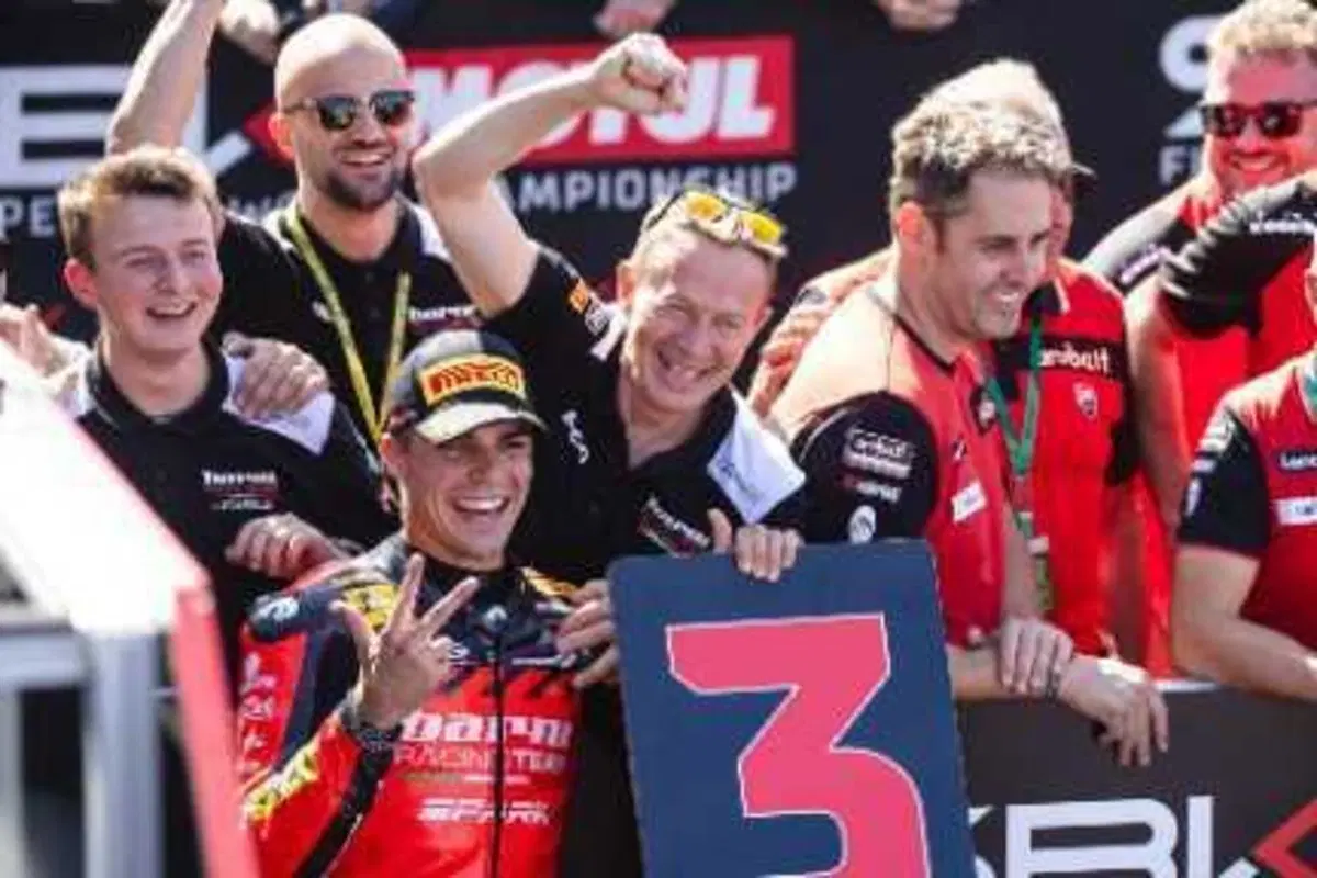 SBK 2026. GP del Regno Unito. Pole position di Nicolò Bulega a Donington Park [GALLERY] (3)