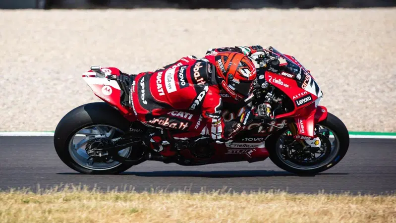 SBK 2026. GP del Regno Unito. Le pagelle di Donington Park: i voti pi&ugrave; alti a Nicol&ograve; Bulega e Iker Lecuona [GALLERY]
