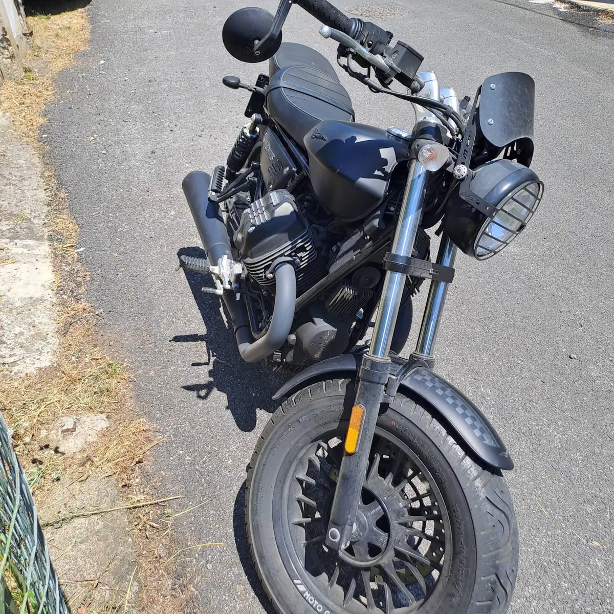 Moto Guzzi V9 Bobber (2021 - 25)