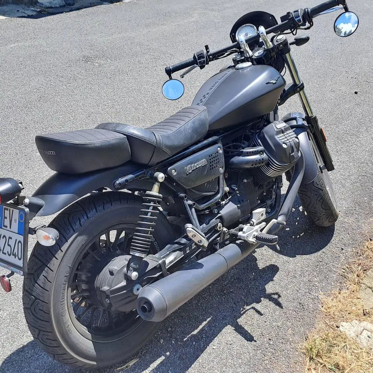 Moto Guzzi V9 Bobber (2021 - 25) (2)