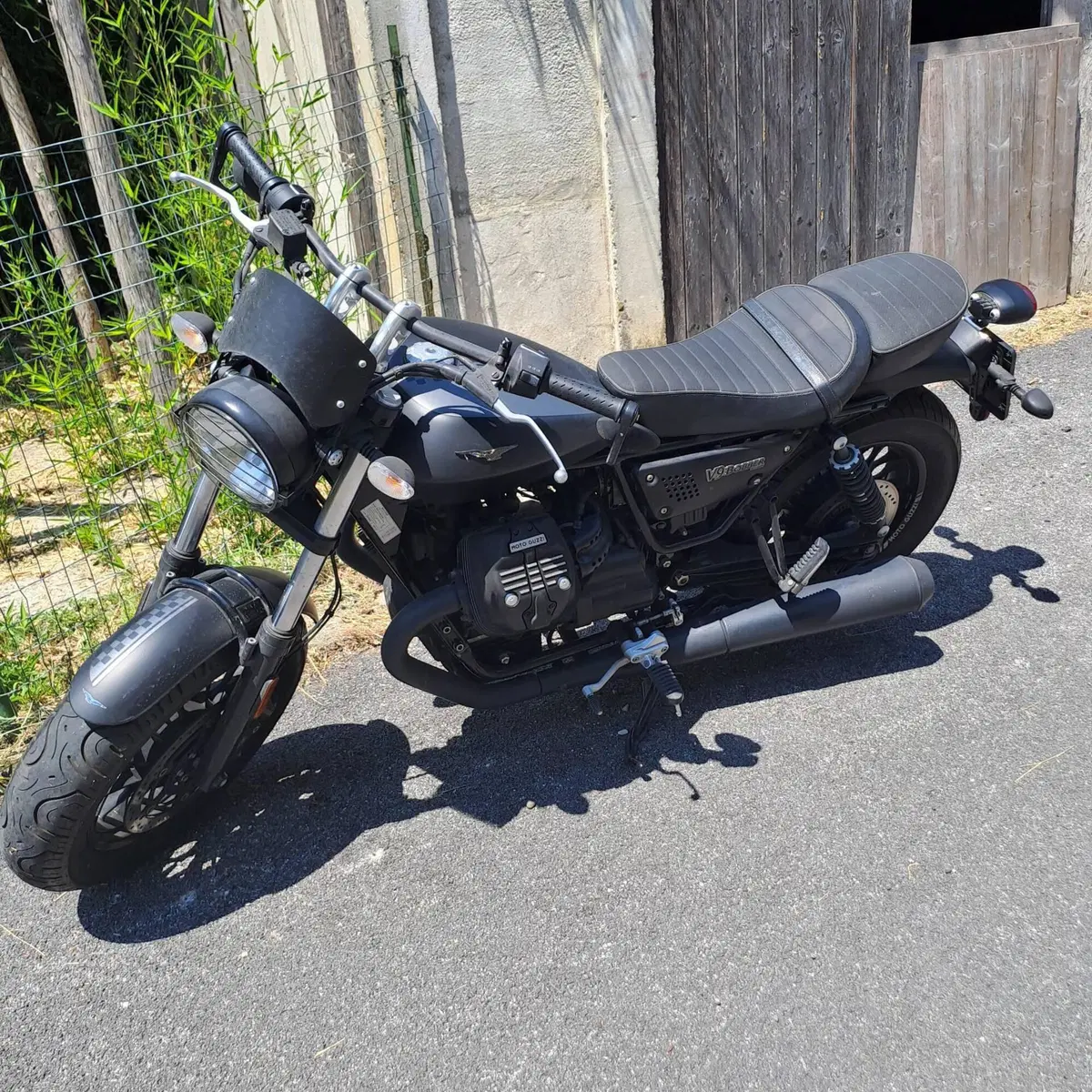 Moto Guzzi V9 Bobber (2021 - 25) (4)