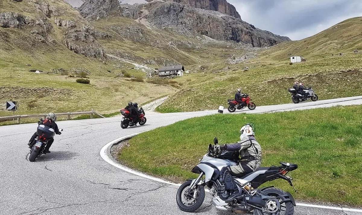 La FMI protesta per la chiusura dei passi bolzanini ai tour organizzati