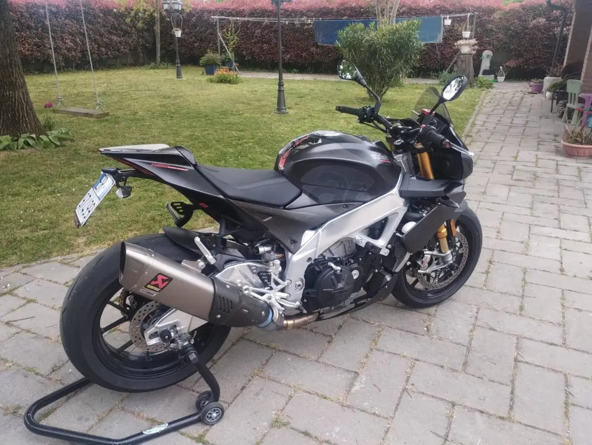 Aprilia Tuono V4 Factory (2019 - 20) (2)