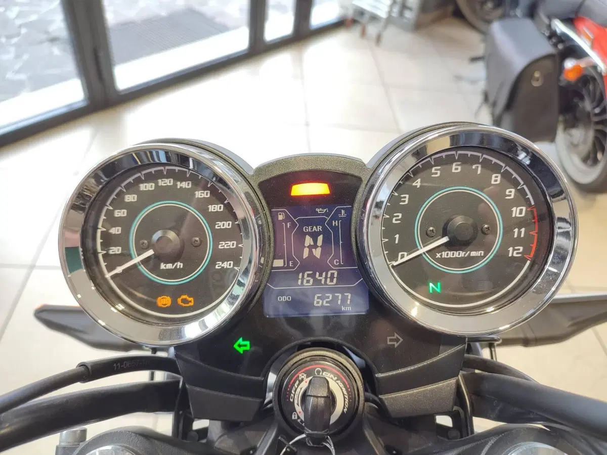 Kawasaki Z 650 RS (2022 - 24) (4)