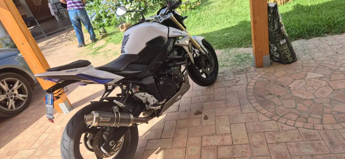 Suzuki GSR 750 (2010 - 15)