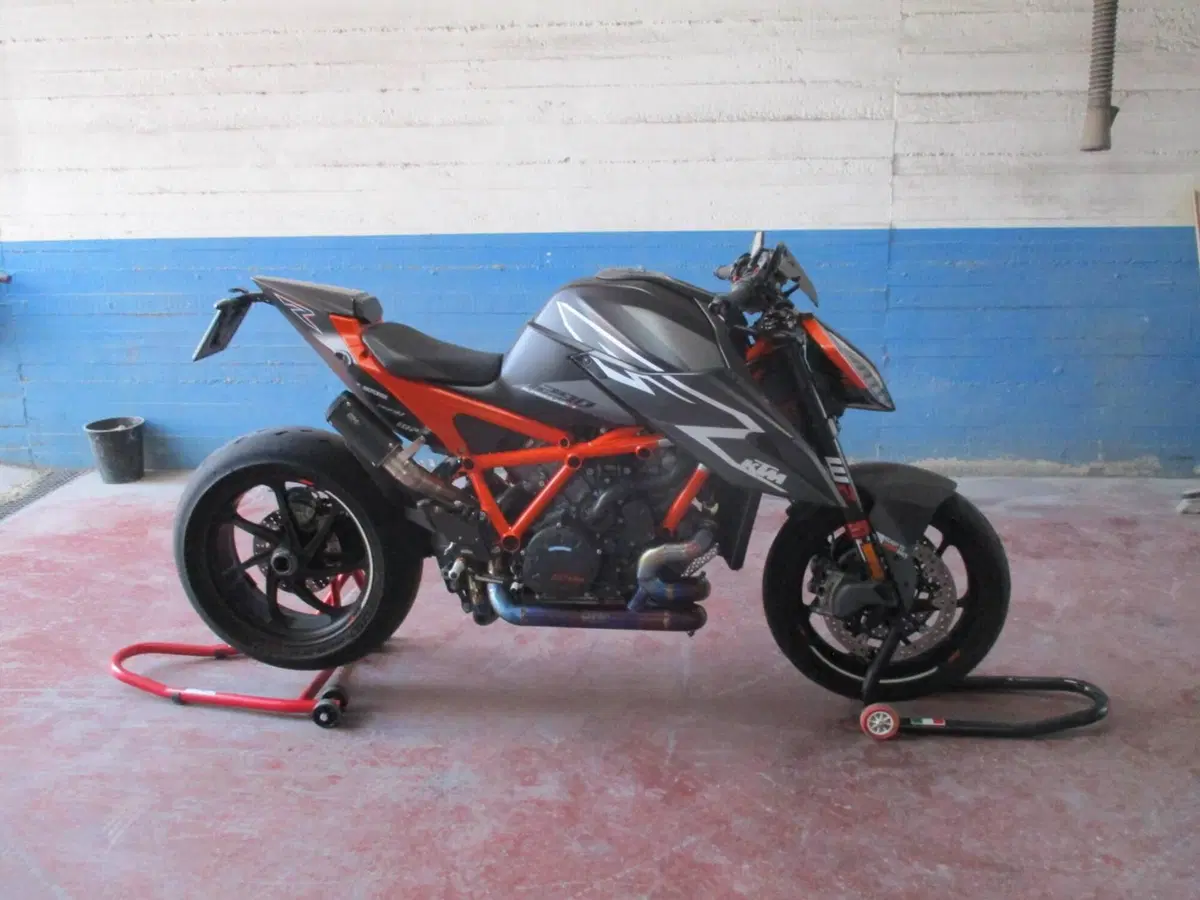 KTM 1290 Super Duke RR (2023)