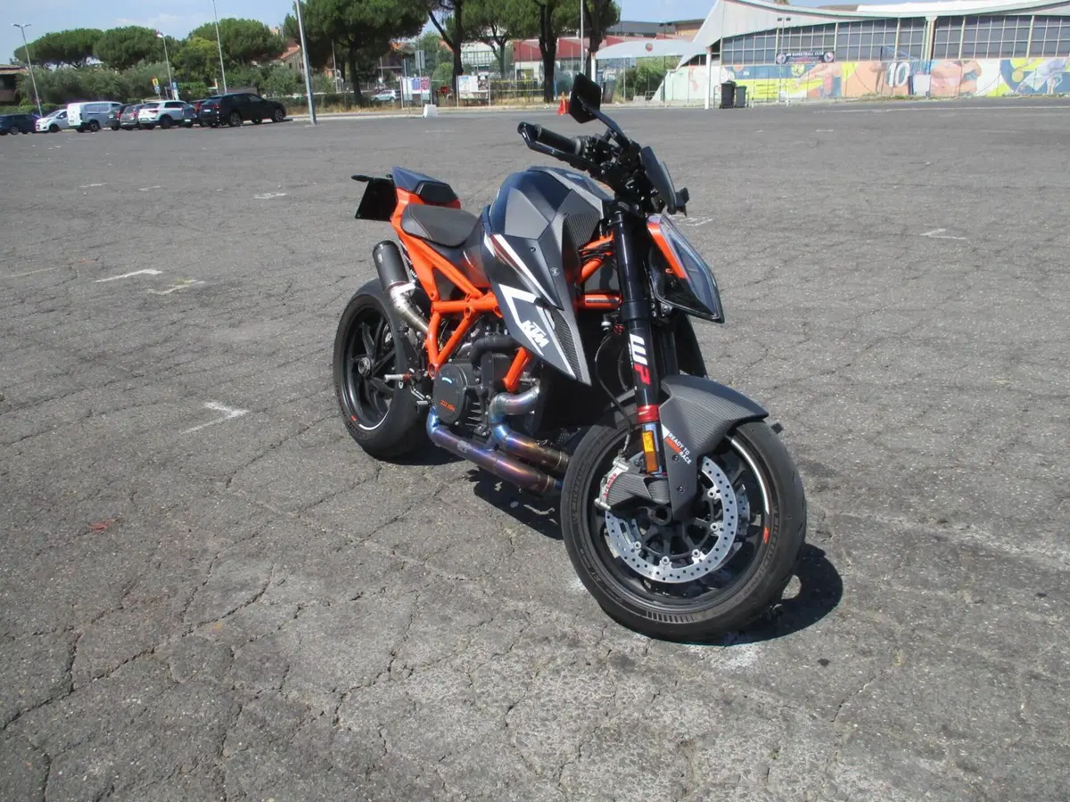 KTM 1290 Super Duke RR (2023) (4)