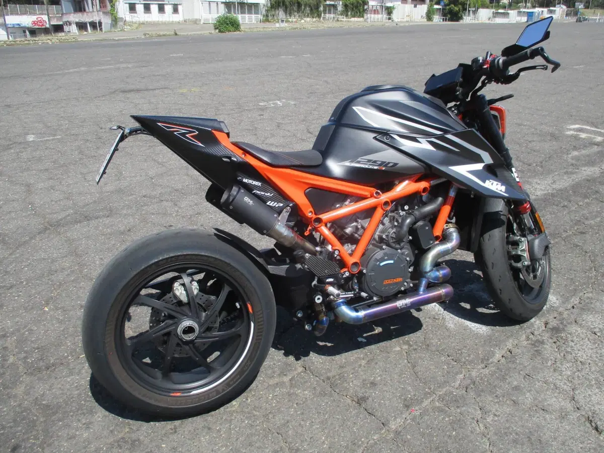 KTM 1290 Super Duke RR (2023) (5)