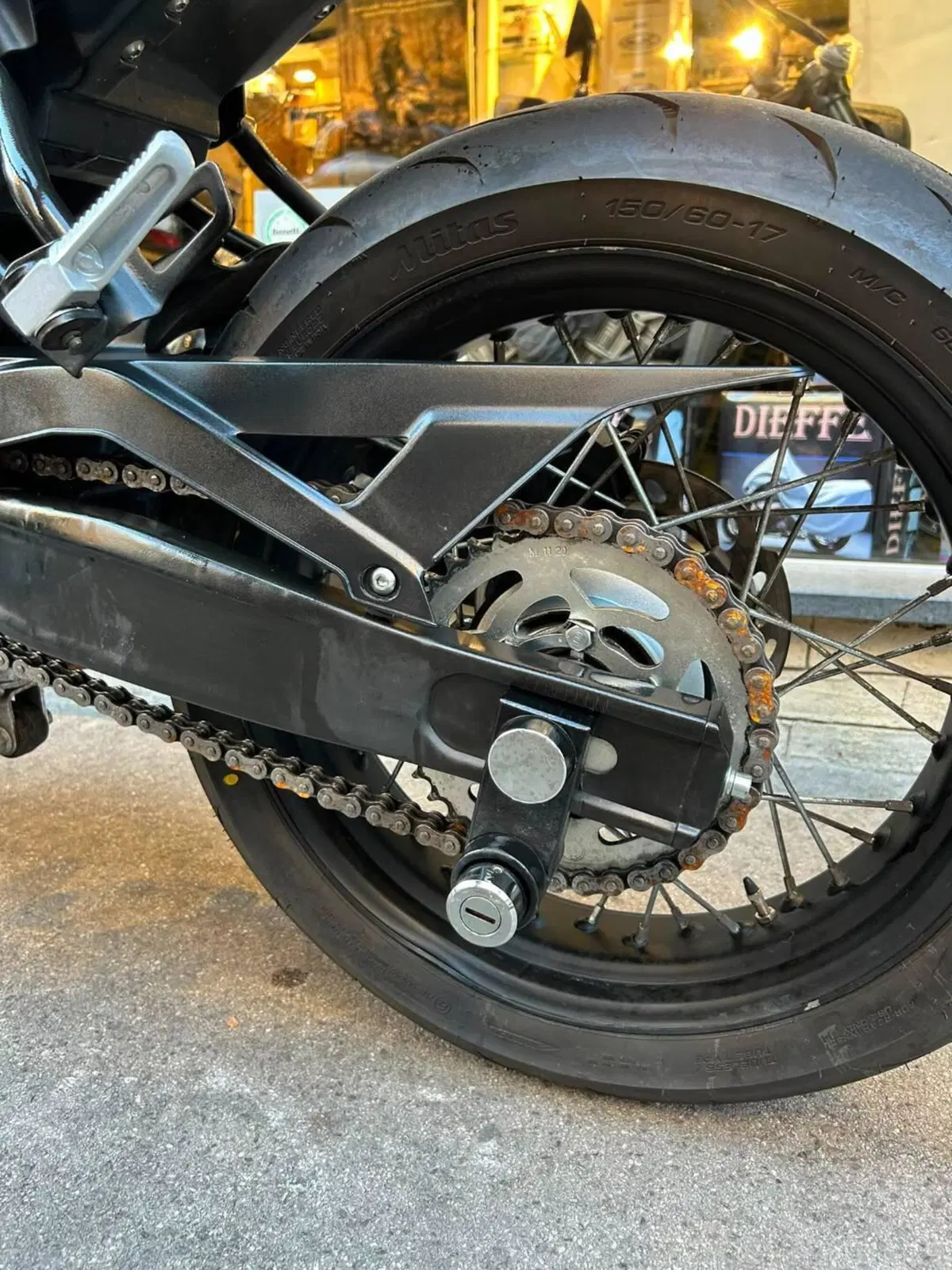 Voge Trofeo 300ACX Scrambler (2021 - 26) (6)