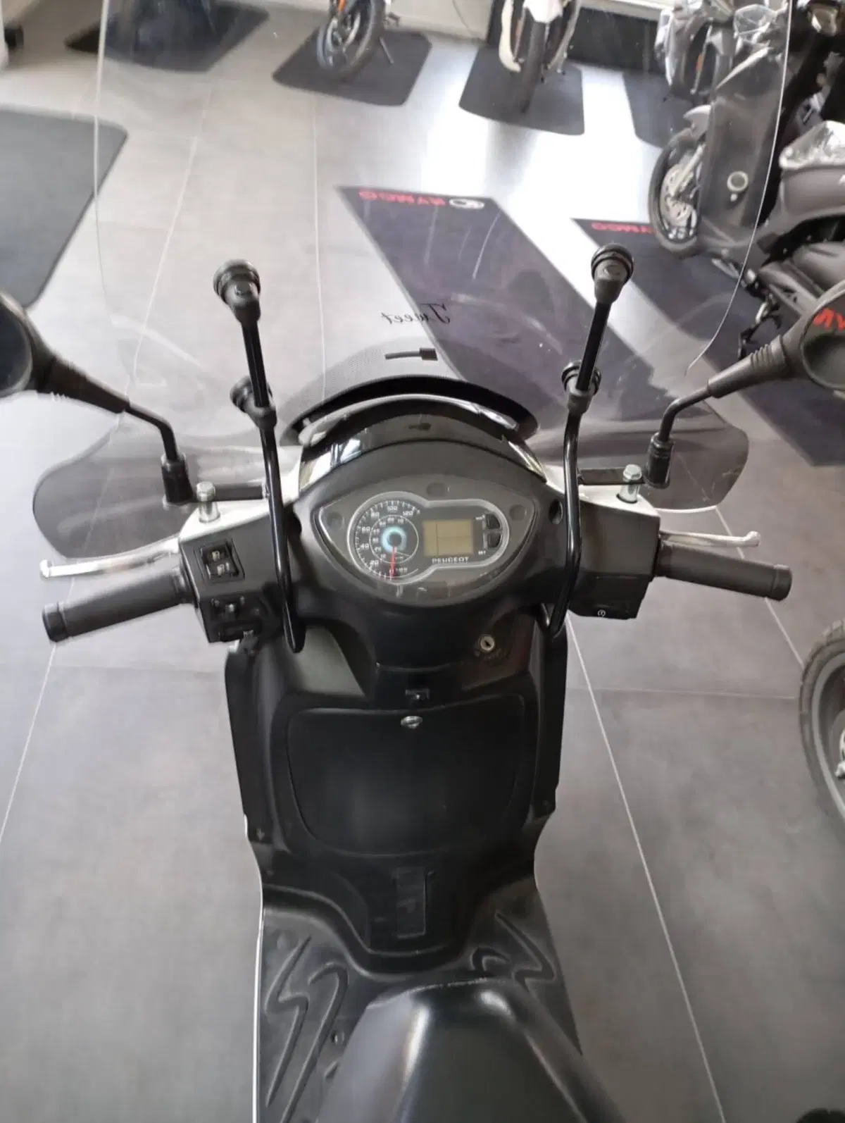 Peugeot Tweet 125 (2014 - 17) (5)