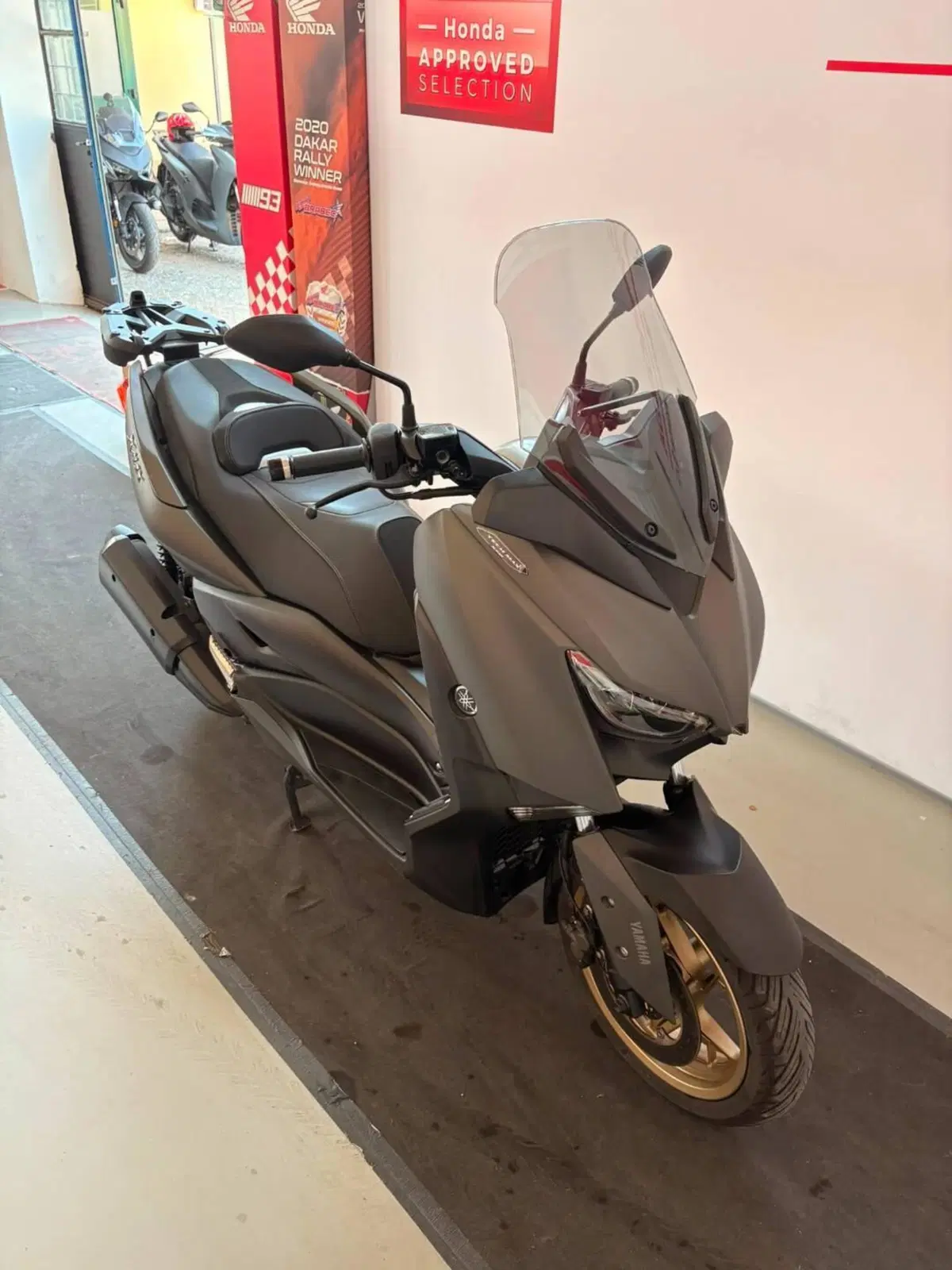 Yamaha X-Max 300 Tech Max (2021 - 24) (2)