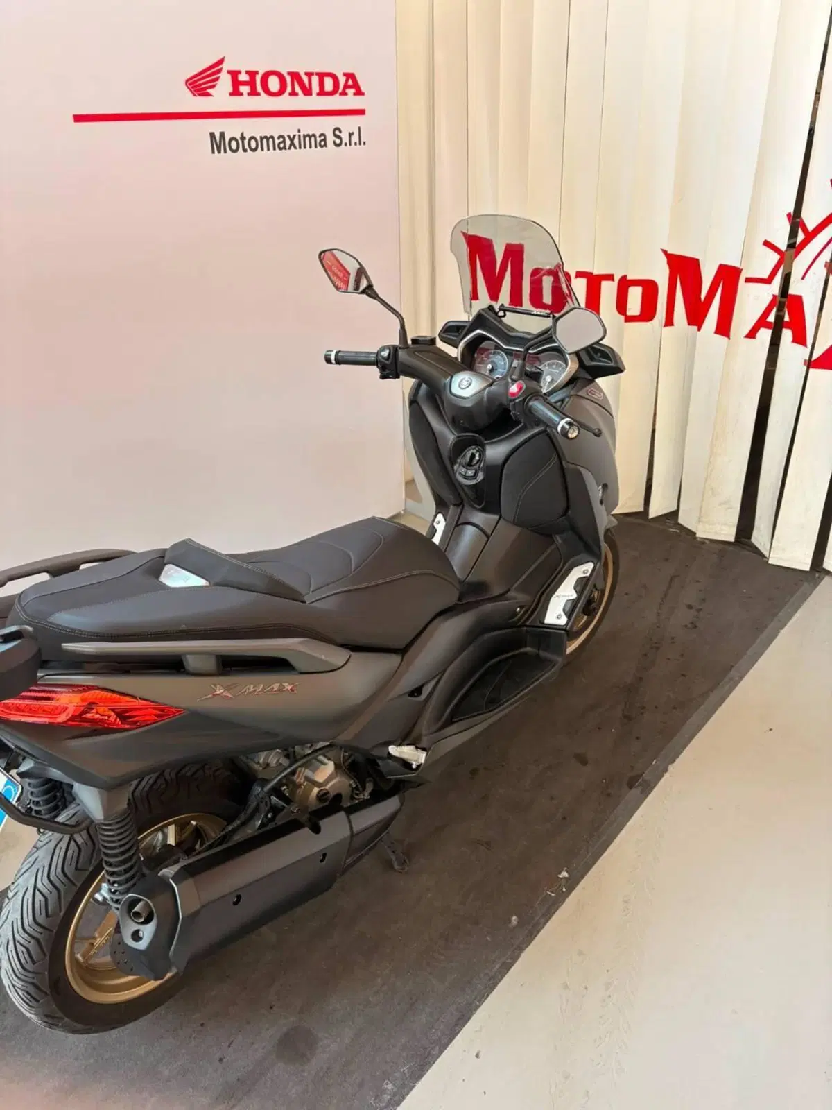 Yamaha X-Max 300 Tech Max (2021 - 24) (3)