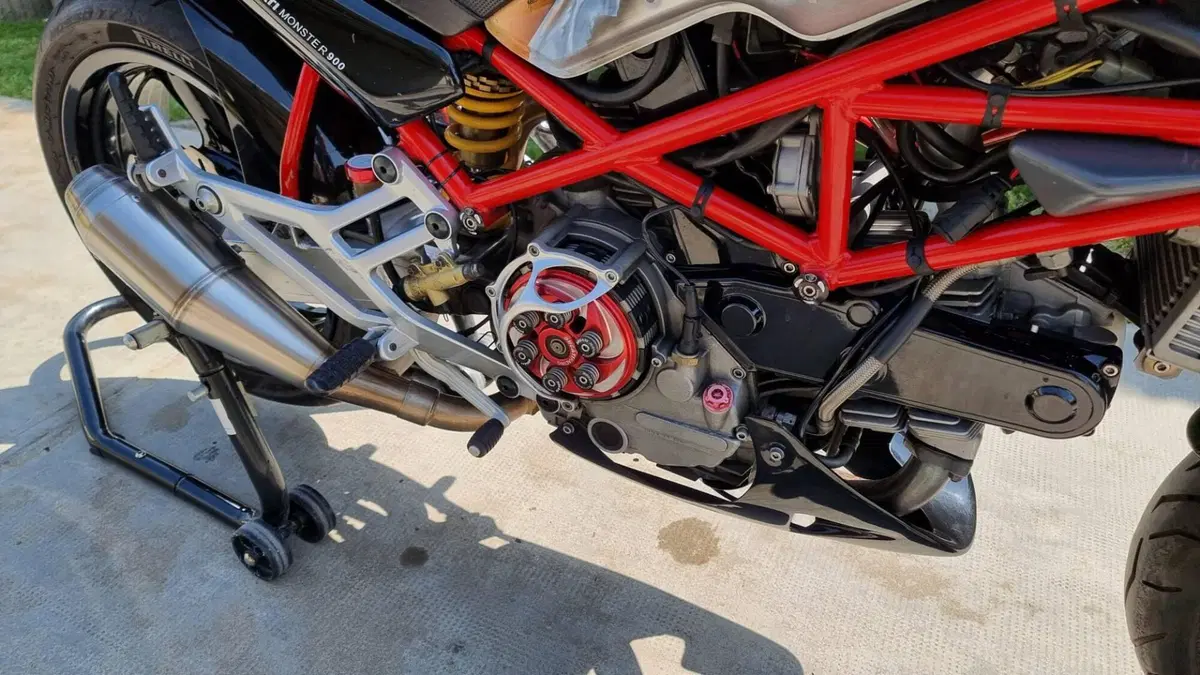Ducati Monster 900 City (1998 - 02) (6)
