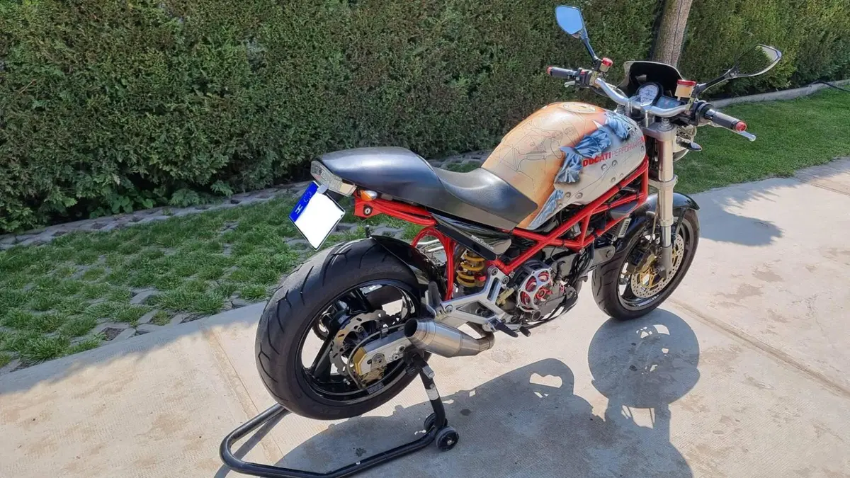 Ducati Monster 900 City (1998 - 02) (9)