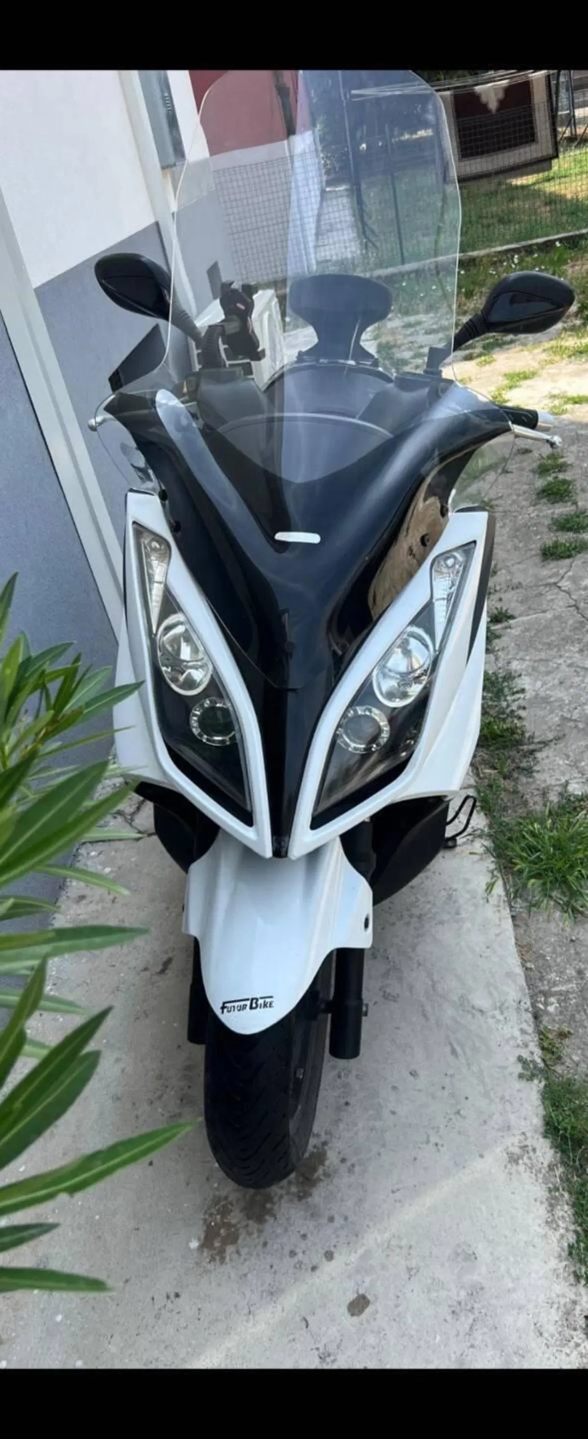 Kymco Downtown 300i (2009 - 17) (2)