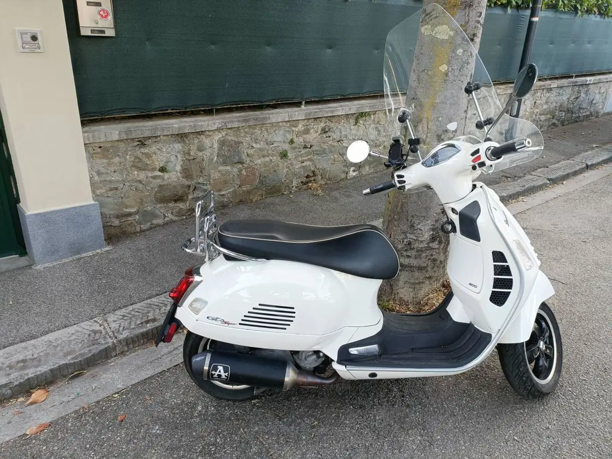 Vespa GTS 300 Hpe (2019) (3)