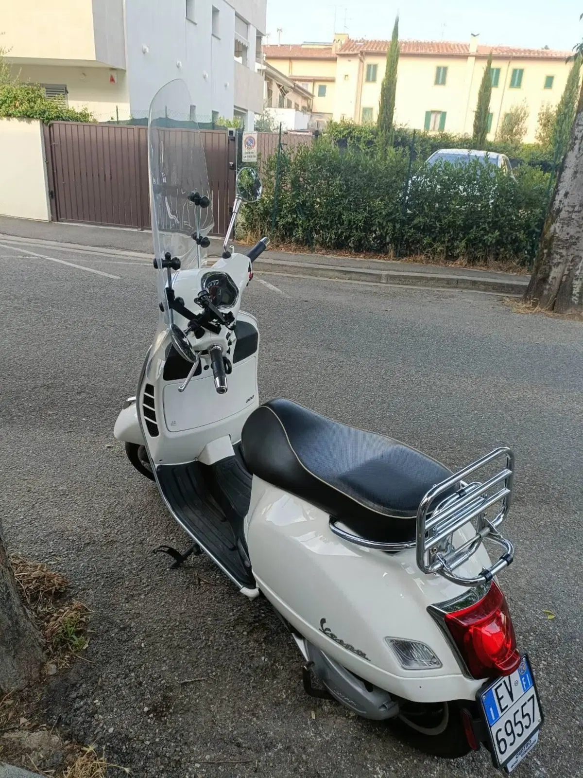 Vespa GTS 300 Hpe (2019) (4)