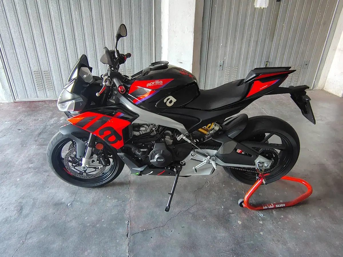 Aprilia Tuono 660 Factory (2022 - 24) (2)
