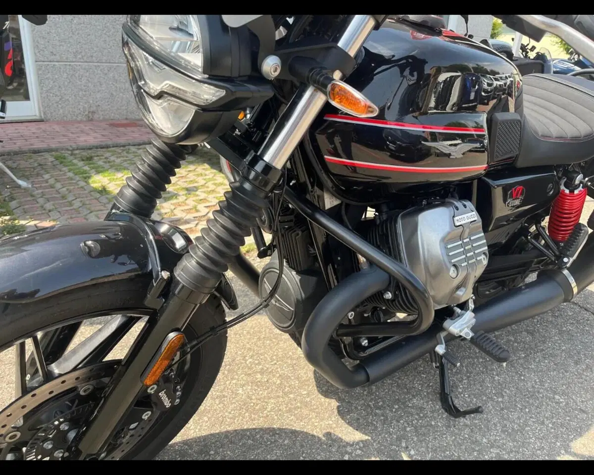 Moto Guzzi V7 850 Stone Special Abs (2021) (9)