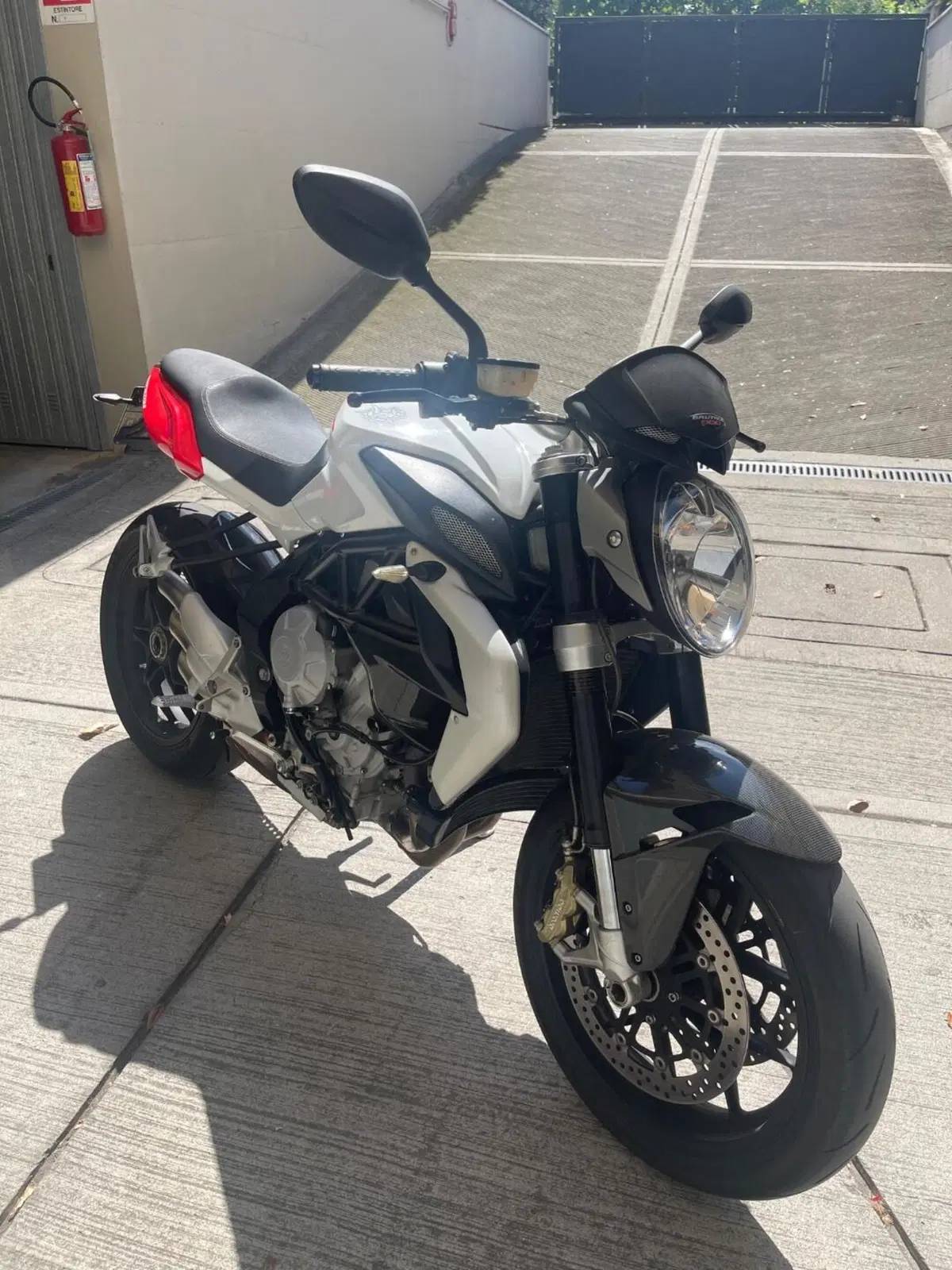 MV Agusta Brutale 800 (2012 - 15) (2)
